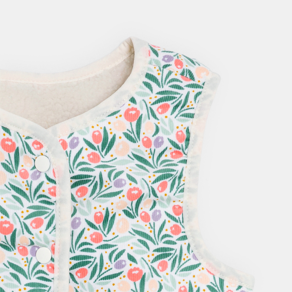 سترة مبطنة من الثوب المخملي، بدون أكمام وبوجهين، برسمة الزهور، باللون الأزرق للفتيات الصغيرات